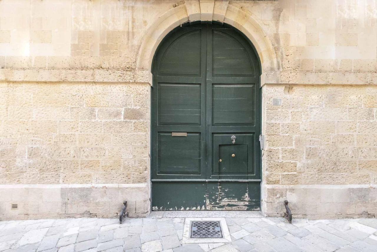 Terzo Campanello - Terrazza Nel Centro Storico Apartamento Lecce Exterior foto